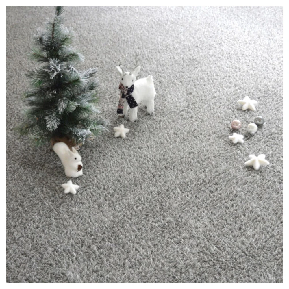 Gazon Synthétique Happy Party - Couleur Gris Clair - Classé Feu - 20mm - 2m X 10m 5 Gazon Synthétique Happy Party - Couleur Gris Clair - Classé Feu - 20mm - 2m X 10m – Image 5